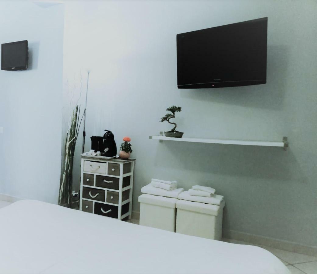 Albachiara Guest House Фиумичино Екстериор снимка